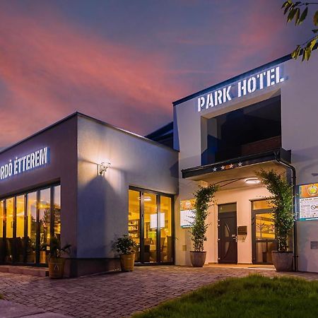 Park Hotel Buek-Buekfuerdo Buitenkant foto