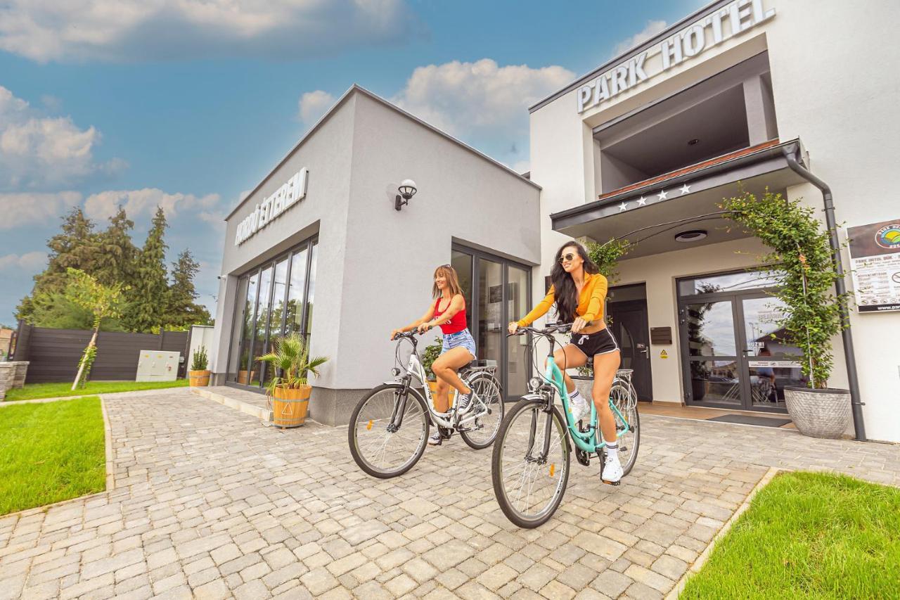 Park Hotel Buek-Buekfuerdo Buitenkant foto