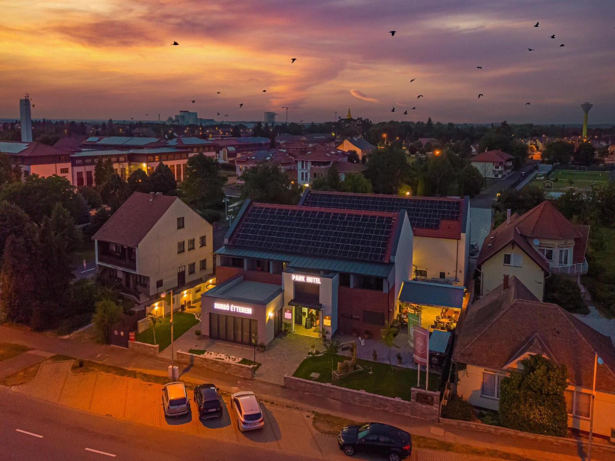 Park Hotel Buek-Buekfuerdo Buitenkant foto